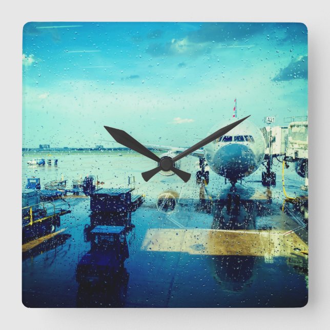 Reloj Cuadrado Aeropuerto en Lluvia (Anverso)