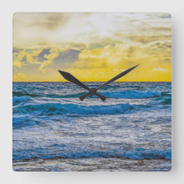 Reloj Cuadrado Amanecer amarillo sobre el mar azul