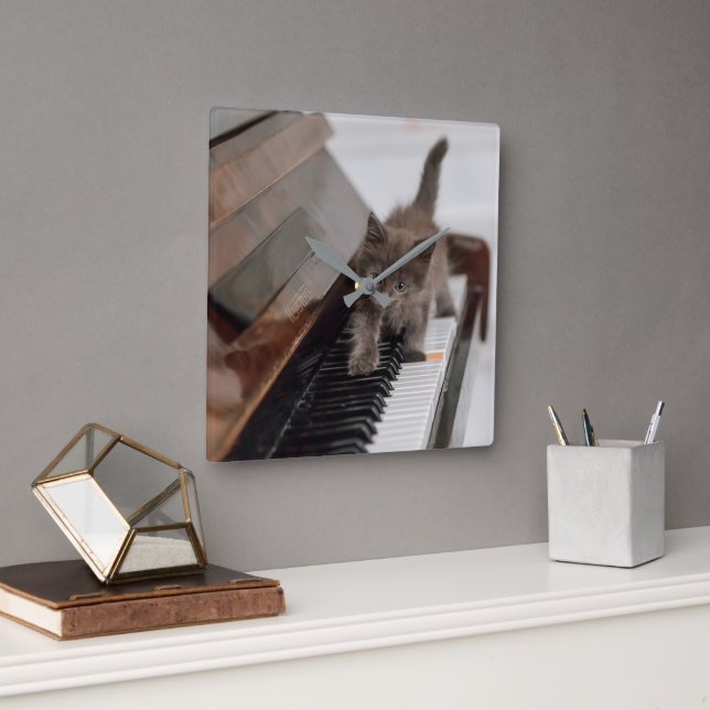 Reloj Cuadrado Animales de bebé más afectados | Gatito en piano (Oficina)