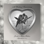 Reloj Cuadrado Aniversario de estaño de estaño de estaño<br><div class="desc">El regalo tradicional del 10 Aniversario del Boda es de lata. De acuerdo con esa tradición, hemos creado nuestro diseño de fotos del décimo aniversario del Boda de Tin Punched Look. Tenga en cuenta que todos los embellecimientos se crean digitalmente para que parezcan lo más realistas posible. Creado por diseños...</div>