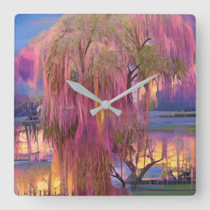 Reloj Cuadrado Árbol guiado rosado al atardecer junto al estanque