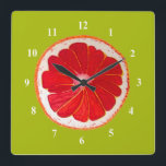 Reloj Cuadrado Arte pop arte pomelo rosa color de agua original<br><div class="desc">Una tajada de pomelo rosa,  bonita y colorida,  de una pintura original del artista Sacha Grossel. Esta gran fruta de estilo pop art es rosa y muy luminosa y colorida sobre un fondo de color lima-verde personalizable. Excéntrico y original.</div>