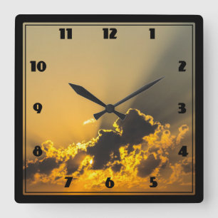 Reloj Cuadrado Atardecer dorado que ilumina una nube