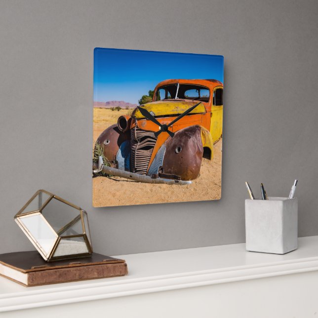 Reloj Cuadrado Auto viejo y abandonado en Solitaire, Namibia (Oficina)