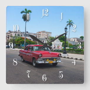 Reloj Cuadrado Automóviles retro en la calle La Habana