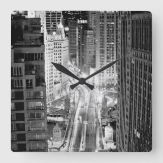 Reloj Cuadrado Avenida del norte de Michigan en Chicago después