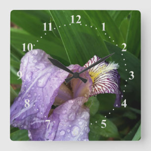 Reloj Cuadrado bajo la lluvia