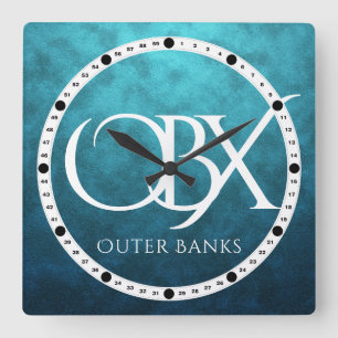 Reloj Cuadrado Banco exterior del OBX NC en playa de fondo de agu