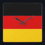 Reloj Cuadrado Bandera de Alemania - Deutschland<br><div class="desc">La bandera de Alemania o Deutschland es una tricolor que consiste en tres bandas horizontales iguales que muestran los colores nacionales de Alemania negro, rojo y oro. alemania, alemania, deutschland, berlin, bandera patriótica.</div>