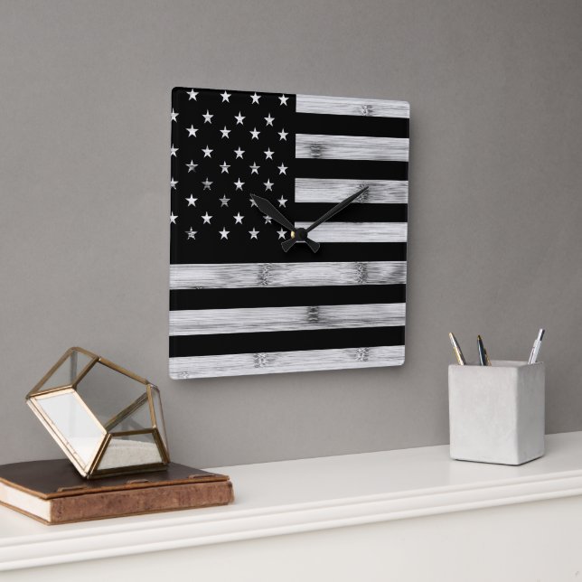 Reloj Cuadrado Bandera estadounidense Rustic Wood Black White Pat (Oficina)