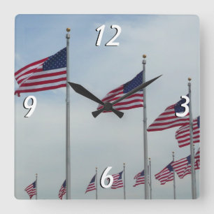 Reloj Cuadrado Banderas americanas en el Monumento a Washington