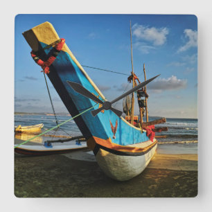 Reloj Cuadrado Barco de pesca colorido por el océano