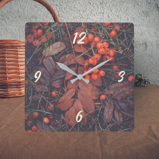Reloj Cuadrado Bayas rojas y hojas de otoño marrones (Subido por el creador)