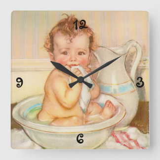 Reloj Cuadrado Bebé lindo que tiene un baño