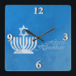 Reloj Cuadrado Bendiciones del Menorah<br><div class="desc">10, 75" x 10, 75" reloj de acrílico con una imagen de un menorah azul claro y blanco remató con una estrella de David en azul sucio. Vea la colección entera del reloj de Jánuca en la sección de los DÍAS DE FIESTA.</div>