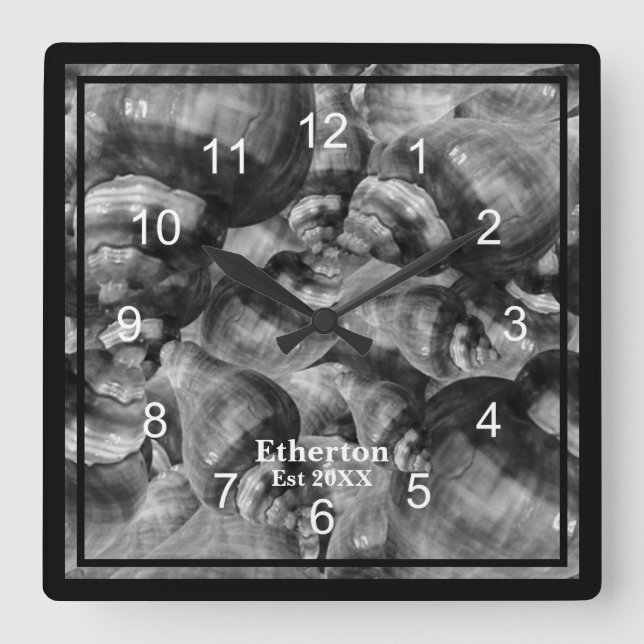 Reloj Cuadrado Black and White Conch Shells Clock (Anverso)