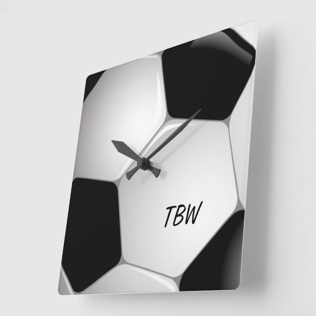 Reloj Cuadrado Bola de fútbol monograma (Ángulo)