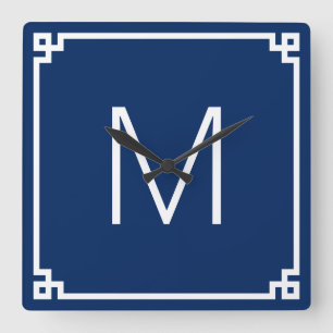 Reloj Cuadrado Borde Monograma Clave Griega Azul Marino y Blanco