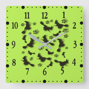 Reloj Cuadrado Bruja volando entre estrellas en la noche de Hallo
