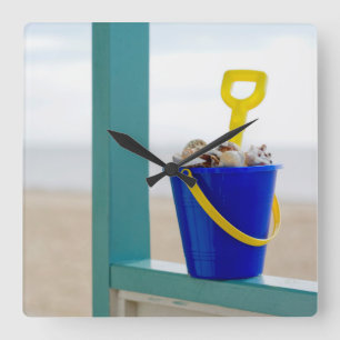 Reloj Cuadrado Bucket Filled With Seashells
