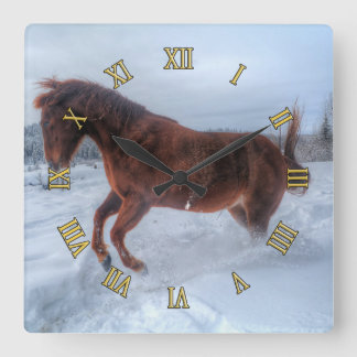 Reloj Cuadrado Caballo de acedera criándose en nieve de invierno