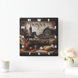 Reloj Cuadrado Caballo negro cerca de una granja y decoración rús