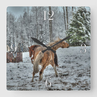 Reloj Cuadrado Caballos de Invierno Red Dun & Palomino en foto de