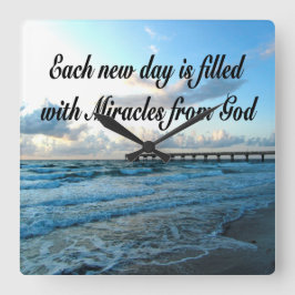 RELOJ CUADRADO CADA DÍA ES UN MILAGRO DE DIOS