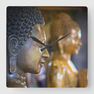 Reloj Cuadrado Camboya, Phnom Penh. Estatuas de Buda