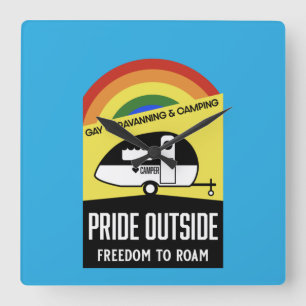 Reloj Cuadrado Caravana gay acampando T-Shirt