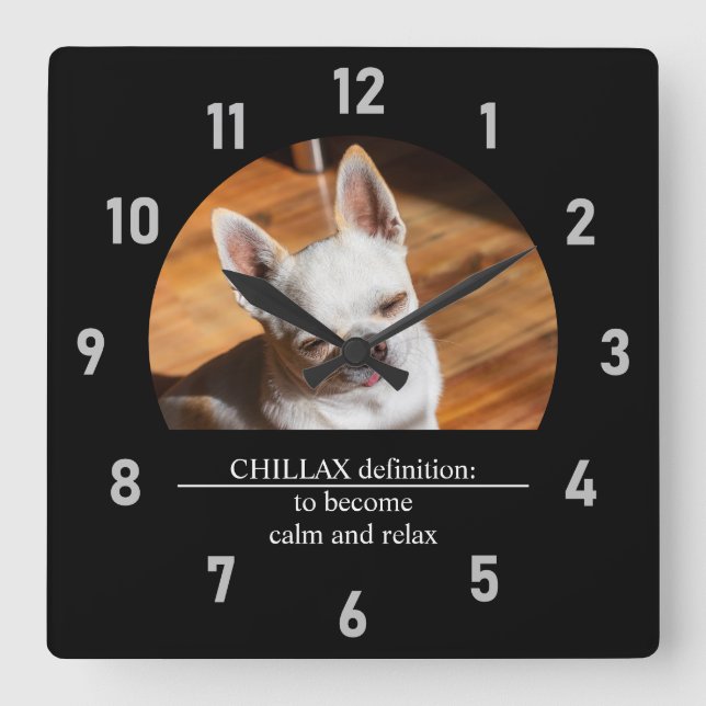 Reloj Cuadrado Chillax Chihuahua lengua relajada somnolienta Foto (Anverso)