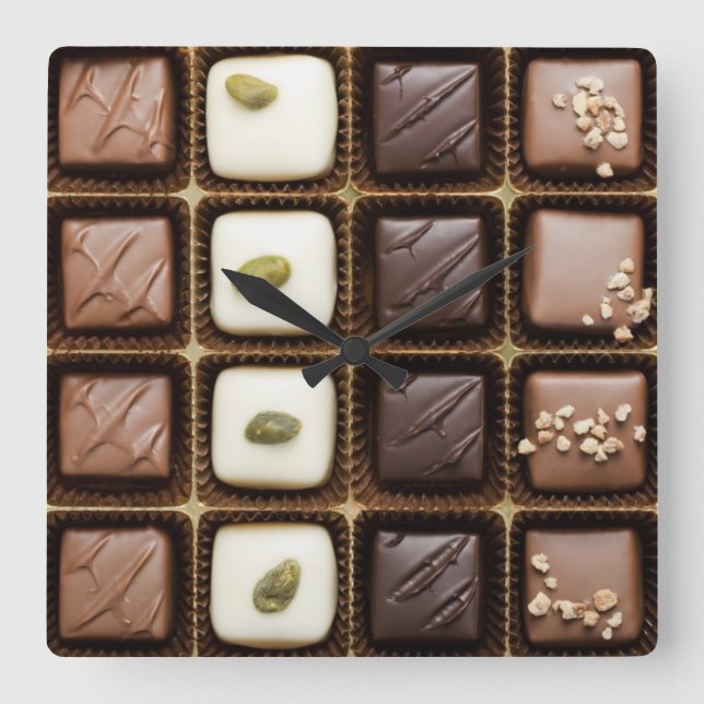 Reloj Cuadrado Chocolate de lujo hecho a mano en una caja (Anverso)