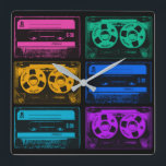 Reloj Cuadrado Cintas de cassette retro coloridas<br><div class="desc">En los años ochenta todos llevaban audífonos y escuchaban su música en un reproductor de cassette portátil. Inserta tu cassette y tenías música en cualquier lugar en cualquier momento, hasta que el lado A terminó y la cinta tuvo que ser entregada al lado B. ¡La gente podía incluso hacer tus...</div>