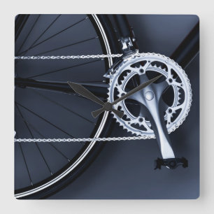Reloj Cuadrado Close up of bicycle chain, pedal and gears
