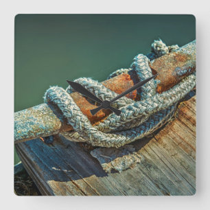 Reloj Cuadrado Close-up of boat cleat and rope