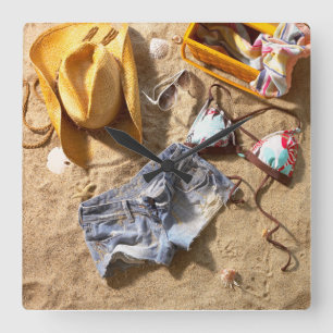 Reloj Cuadrado Clothing Left Behind On Beach
