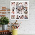 Reloj Cuadrado Collage de la cuadrícula de fotos de memoria de la<br><div class="desc">Un hermoso regalo personalizado para tu nana que ella apreciará en los años venideros. Cuenta con un moderno diseño de fotografia de 13 cuadros para mostrar 13 de sus propios recuerdos de fotos familiares especiales. "Nana" diseñado en un hermoso estilo de escritura negra manuscrita. Cada foto está enmarcada con un...</div>