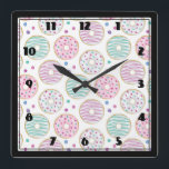 Reloj Cuadrado Color del patrón de donut<br><div class="desc">Un reloj con un patrón deliciosamente divertido. Ilustracion de donuts de color rosa pastel y verde con salpicaduras y glaseado.</div>