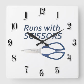 Reloj Cuadrado Corre con tijeras