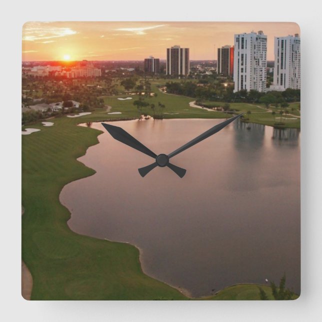 Reloj Cuadrado Country Club al atardecer, Aventura, Florida (Anverso)