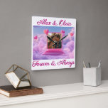 Reloj Cuadrado Crea tu propia plantilla de foto de corazón románt<br><div class="desc">Celebra el amor con esta hermosa plantilla de foto romántica, diseñada para parejas que quieren algo verdaderamente personal y memorable. Sube tu foto favorita juntos y agrega tus nombres, fecha de aniversario o un mensaje romántico — creando un recuerdo único de tu historia de amor. Perfecto para aniversarios, Día de...</div>