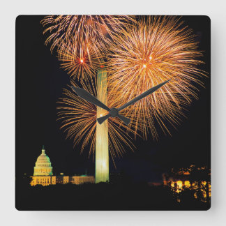 Reloj Cuadrado Cuarto de julio, exhibición del fuego artificial,