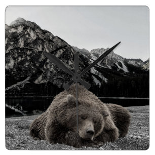 Reloj Cuadrado Decoración de cabaña rústica del Oso Durmiente