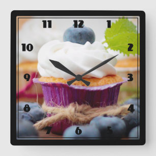 Reloj Cuadrado Delicioso pastel de arándano azul con crema batida