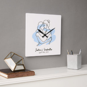 Reloj Cuadrado Dibujo abstracto de pareja lesbiana personalizado