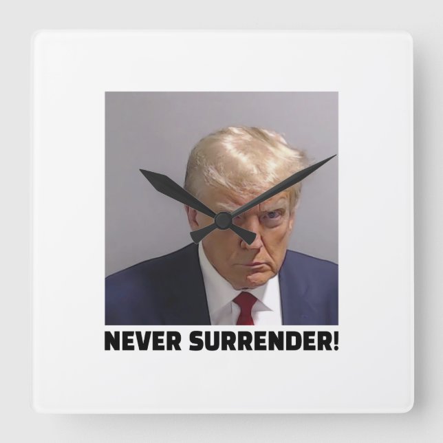 Reloj Cuadrado Disparo a Donald J Trump Mug - Nunca rendirse a un (Anverso)