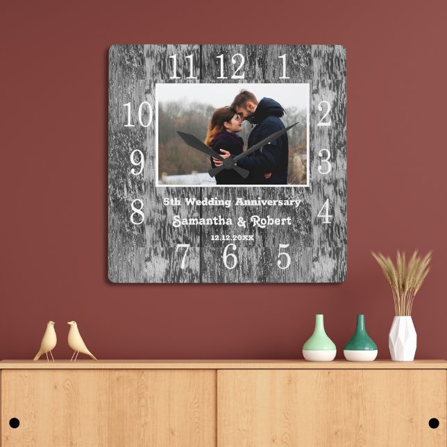 Reloj Cuadrado Distressed Black Wood 5 Year Anniversary Photo   (Distressed Black Wood 5 Year Anniversary Photo Square Wall Clock)