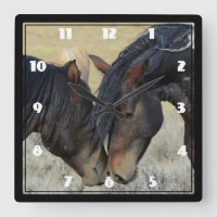 Dos caballos salvajes de Brown Nuzzling