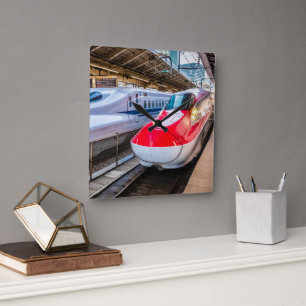 Reloj Cuadrado Dos Shinkansen en la estación de Tokio