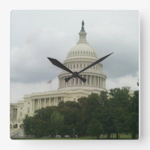 Edificio del Capitolio de EE.UU. con cielos nublad
